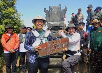 Ikut Mendaki ke Puncak 29, Bupati Kudus Imbau Wisatawan Jaga Kelestarian Alam