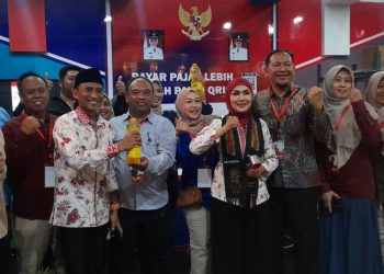Stand Bapenda Hadir di Kendal Open Fair, Bayar Pajak via QRIS Dapat Minyak Goreng