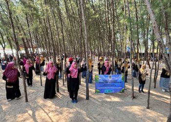Madrasah Lansia ‘Aisyiyah Pati Padukan Ibadah, Senam, dan Keceriaan di Pantai Wates