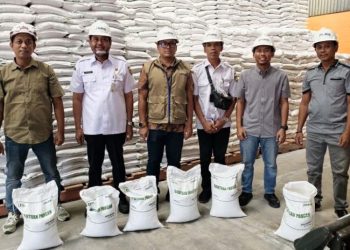 Pastikan Layak Konsumsi, DPP Kendal Cek Kualitas Beras CPP di Gudang Bulog 4 Pastikan Layak Konsumsi, DPP Kendal Cek Kualitas Beras CPP di Gudang Bulog