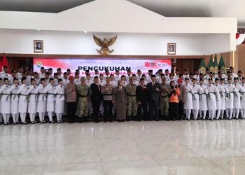 Siap Kibarkan Merah Putih di HUT RI ke-81, Bupati Kendal Kukuhkan 70 Paskibraka