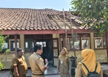Atap Kelas SDN 3 Karanganyar Roboh, Pemkab Sragen Siapkan Rp345 Juta untuk Perbaikan 3 Atap Kelas SDN 3 Karanganyar Roboh, Pemkab Sragen Siapkan Rp345 Juta untuk Perbaikan