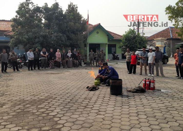 Bekali Warga Langkah Cegah Kebakaran, Bupati Kendal Harap Minimalisir Risiko 1 Bekali Warga Langkah Cegah Kebakaran, Bupati Kendal Harap Minimalisir Risiko