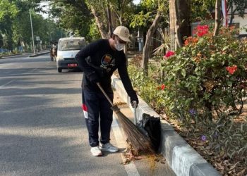 ASN DLH Rembang Nyapu Jalan Usai 61 Tenaga Kebersihan Berhenti Bekerja