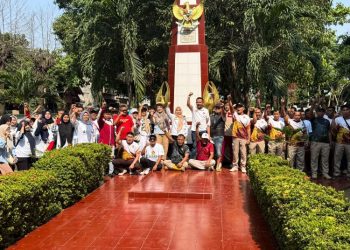 Bersihkan Makam Pahlawan Kaliputu, DPC Gerindra Kudus Ajak Warga Jaga Lingkungan 10 Bersihkan Makam Pahlawan Kaliputu, DPC Gerindra Kudus Ajak Warga Jaga Lingkungan