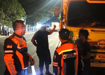 Tertibkan Truk Parkir di Bahu Jalan, Dishub Rembang Tegaskan Potensi Gangguan Hingga Laka