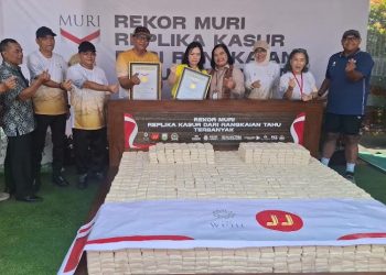 Replika Kasur dari 3.850 Tahu di Semarang Pecahkan Rekor MURI