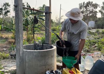 Warga Sambongrejo Blora Terpaksa Ngangsu Akibat Krisis Air Bersih 