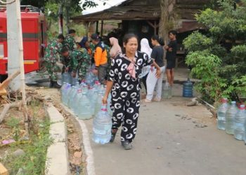 Bantuan Air Bersih Disalurkan untuk Warga Brondong Pekalongan Terdampak Kekeringan