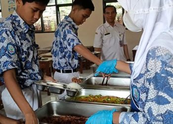 Pelajar di Batang Sambut Baik MBG Prasmanan, Makanan Lebih Segar