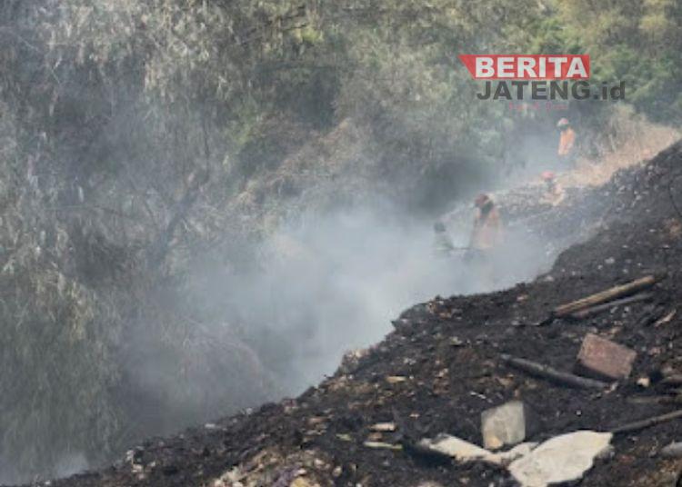 Timbunan Sampah di TPA Landoh Rembang Kebakaran, Pemadaman Api Terkendala Air 1 Konsep Otomatis