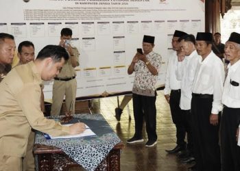 Cegah Konflik Antar Kandidat, 61 Calon Petinggi di Jepara Deklarasikan Damai 3 Cegah Konflik Antar Kandidat, 61 Calon Petinggi di Jepara Deklarasikan Damai