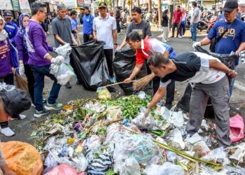 Resik-Resik Kutho Sasar 4 Titik Kota Salatiga di Momen World Clean Up Day