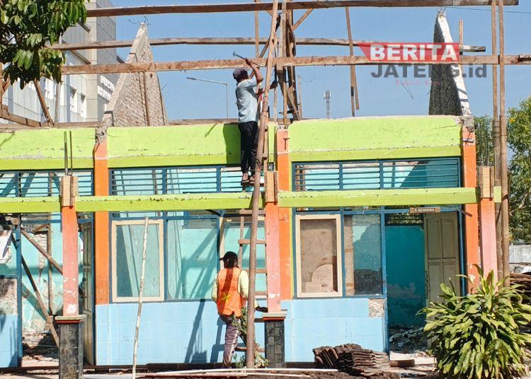 Program Revitalisasi Sasar 105 Sekolah di Blora, Total Anggaran Rp66 Miliar 1 36.183 Buku Nikah Tak Terpakai di Rembang Dimusnahkan, Cegah Kecurangan
